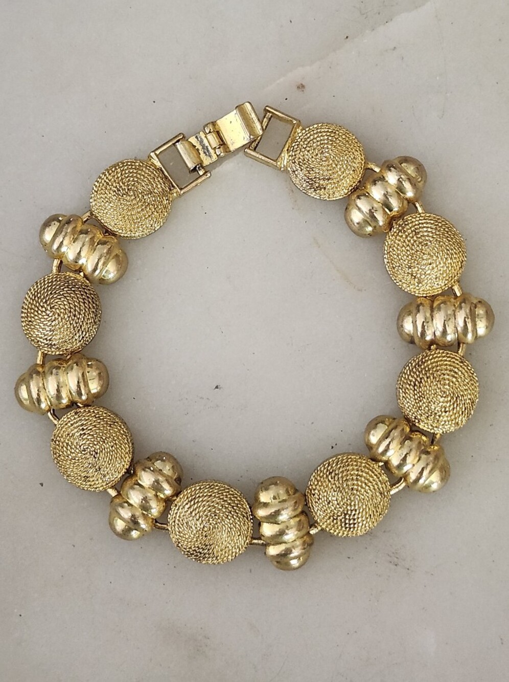 Vtg Gold Tone Textured Disc & Barrel Bead Bracelet - 7.5 Inches